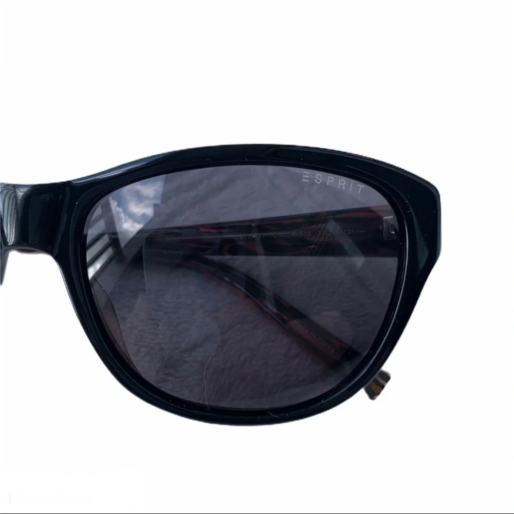 NWOT Esprit • Oval Marbled Statement Sunglasses